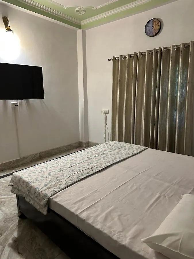 Paridhi Apartment Varanasi 0*,