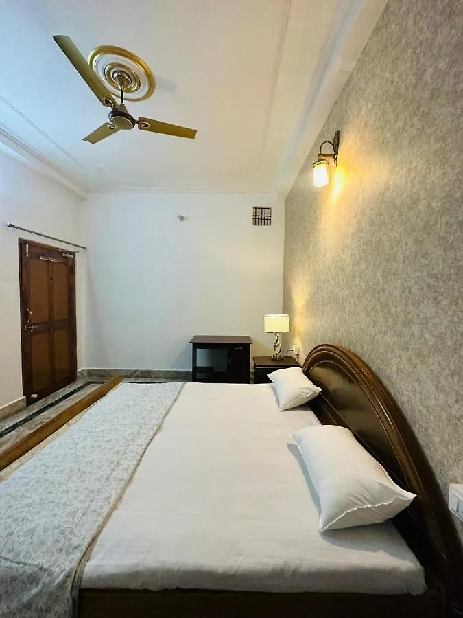 Paridhi Apartment Varanasi 0*,